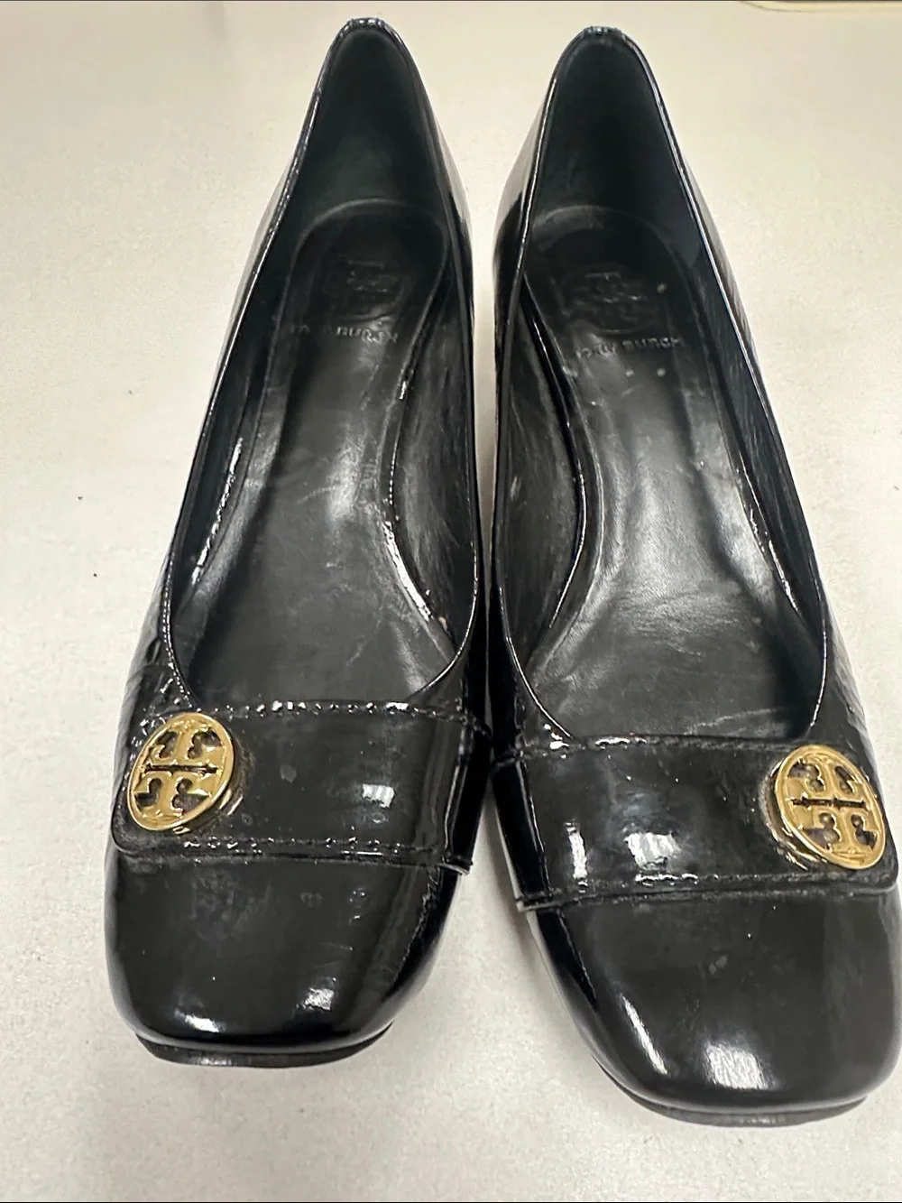 Tory Burch Leather Black Patent Leather Gold Trim Pumps Size 9M